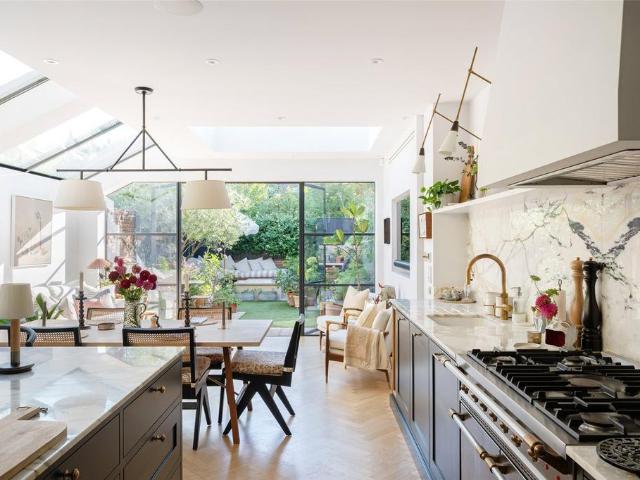 House for sale in Brondesbury Park, Greater London