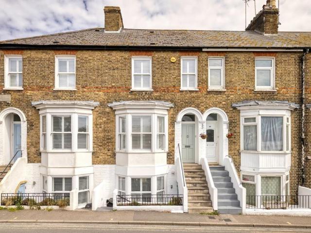 House for sale in Upton, Acol