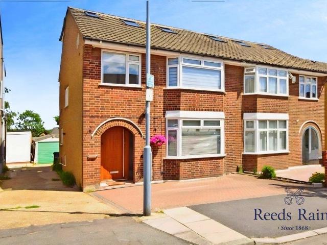 House for sale in London Borough of Redbridge, Greater London