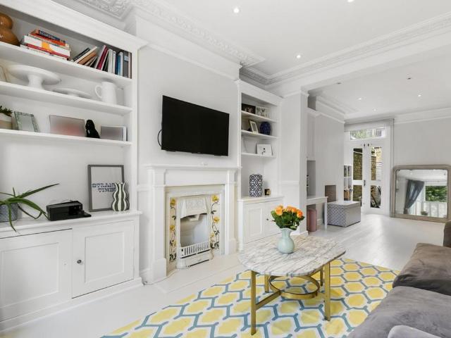 House for sale in Southfields, Greater London
