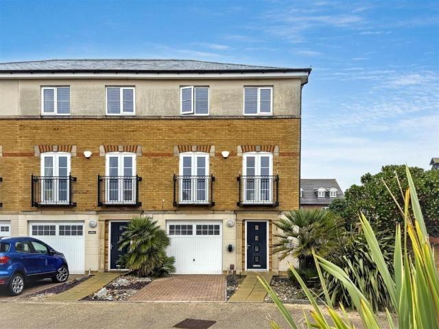 House for sale in Crumbles, Eastbourne