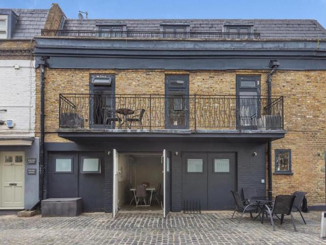 House for sale in Fulham, Walham Green