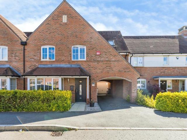 House for sale in Kilnwood Vale, Horsham