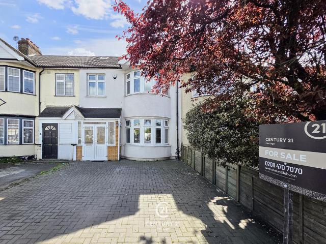 House for sale in Newbury Park, Greater London