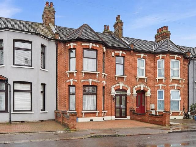 House for sale in London Borough of Redbridge, Greater London