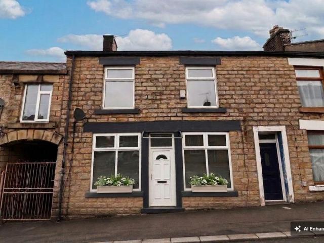 House for sale in Charlesworth, East Midlands