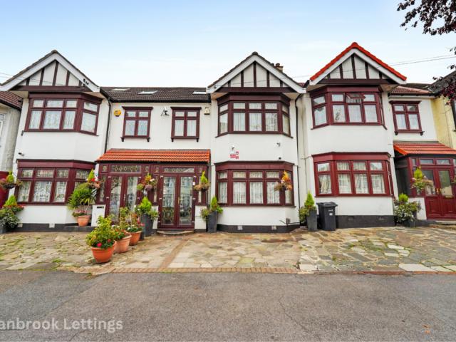 House for sale in Newbury Park, Greater London