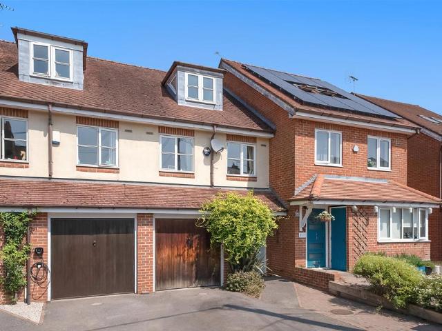 House for sale in Holmwood, Pachesham Park