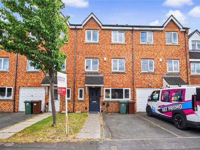 House for sale in Farsley, West Yorkshire