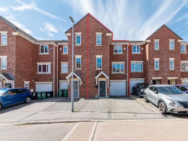 House for sale in London Park, Mirfield