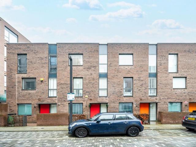 House for sale in Greenwich Millennium Village, Greater London