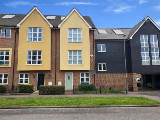 House for sale in Walton Court, Aylesbury