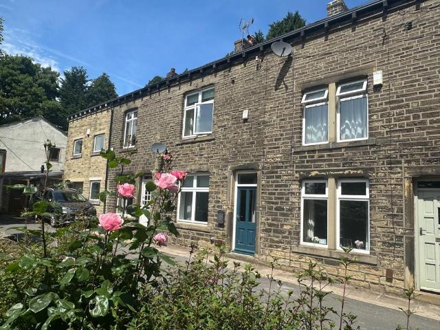 House for sale in Midgley, West Yorkshire