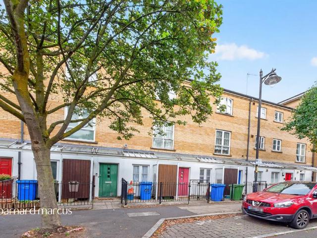 House for sale in London Borough of Southwark, Greater London