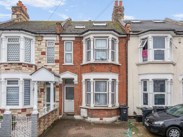 House for sale in Loxford, Seven Kings