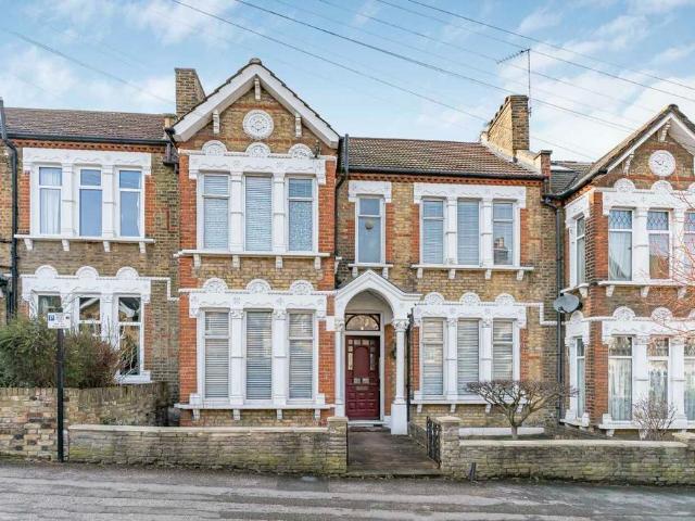 House for sale in London Borough of Lewisham, Ladywell