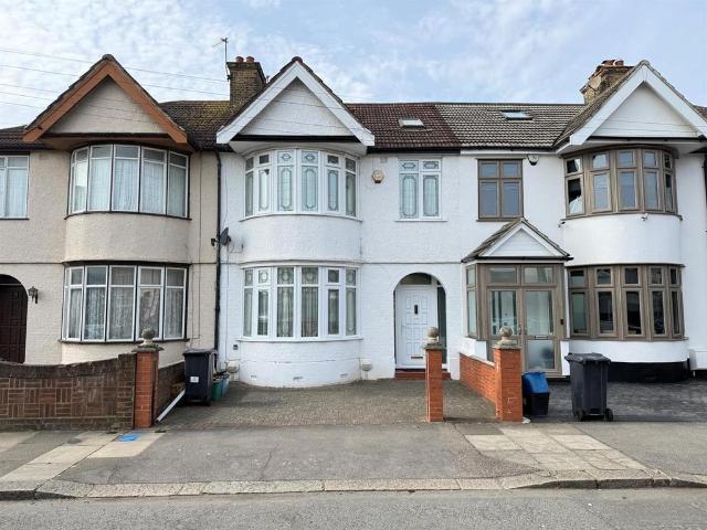 House for sale in Seven Kings, Greater London