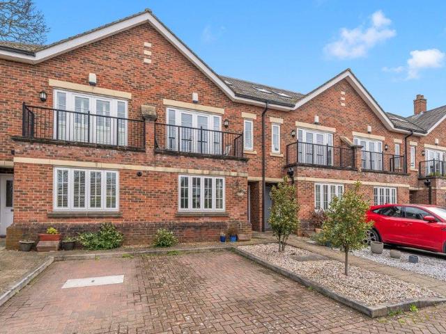 House for sale in Lower Halliford, Surrey