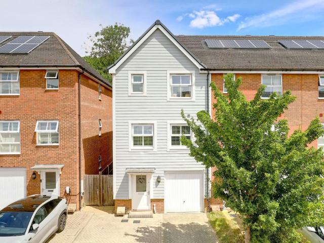 House for sale in Kings Hill, Colliers End