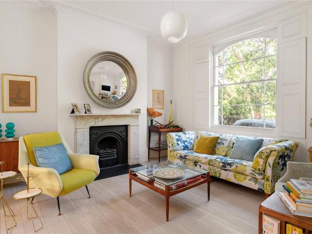 House for sale in Angel, Greater London