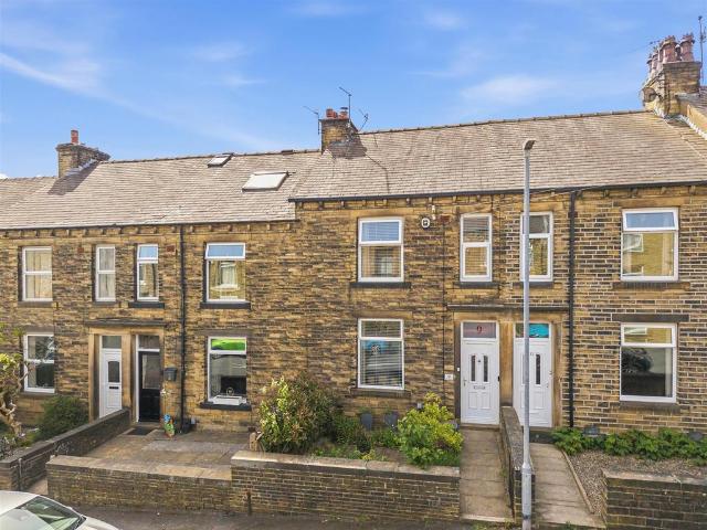 House for sale in Elland, West Yorkshire