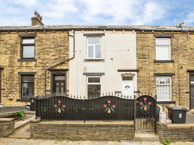 House for sale in Halifax, Calderdale