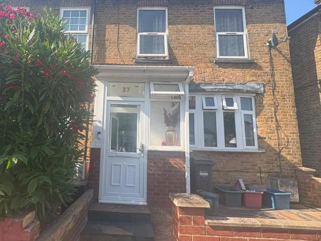 House for sale in London Borough of Hounslow, Greater London