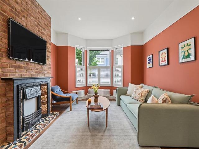 House for sale in Brondesbury, Greater London