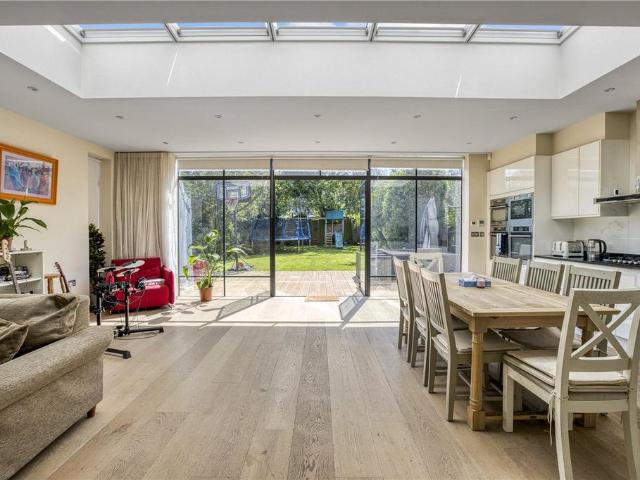 House for sale in Harlesden, Greater London
