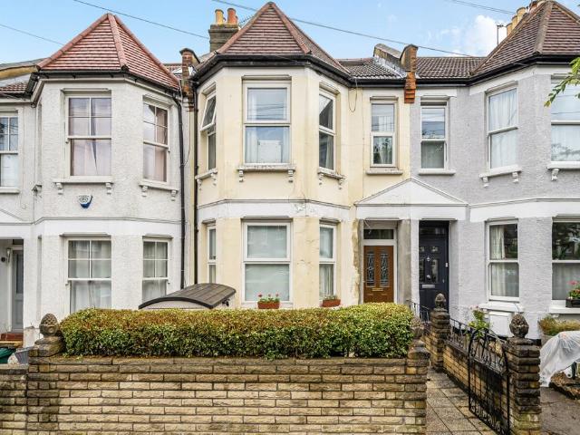 House for sale in Colney Hatch, Greater London