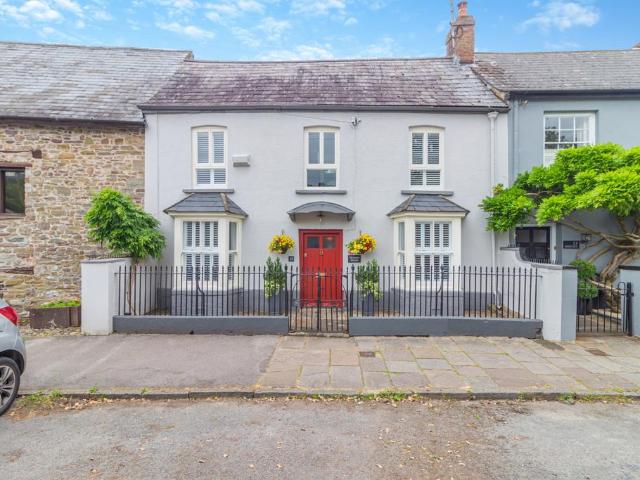 House for sale in Llanbadoc, Wales
