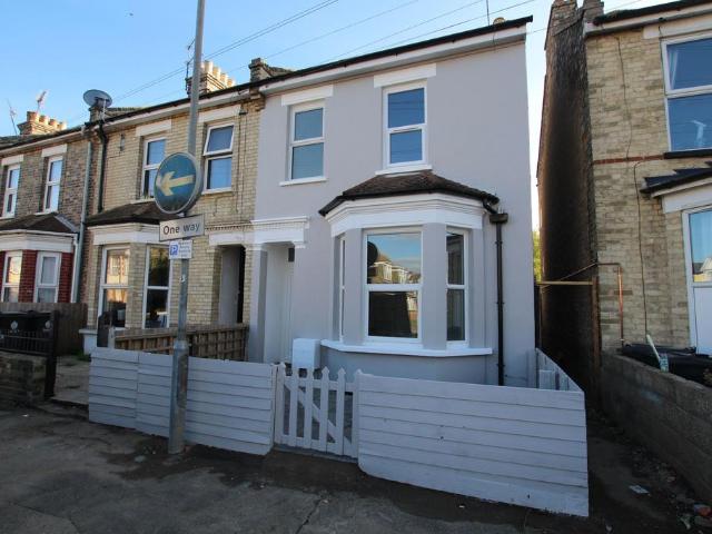 House for sale in Dale Hill, Essex