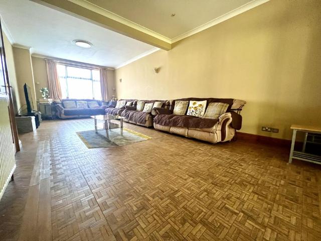 House for sale in Seven Kings, Greater London