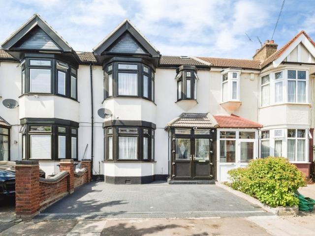House for sale in Loxford, Greater London