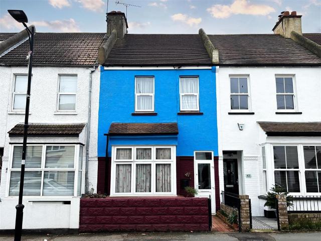 House for sale in Alton Barnes, Essex
