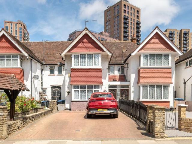 House for sale in Greater London
