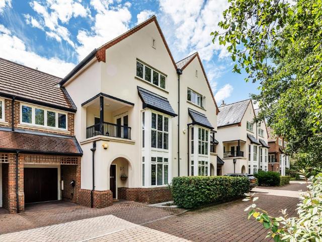 House for sale in Oxted, Hillview