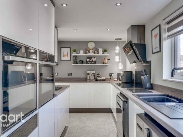 House for sale in Chipping Hill, Essex