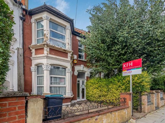 House for sale in Stroud Green, Greater London