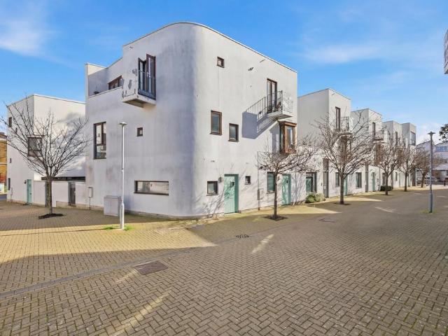 House for sale in Old Ford, Bow