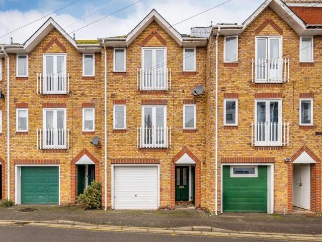 House for sale in Surbiton, Greater London