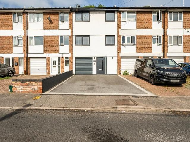 House for sale in Aperfield, Greater London