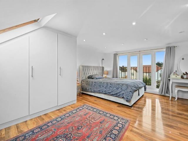 House for sale in London Borough of Ealing, Park Royal