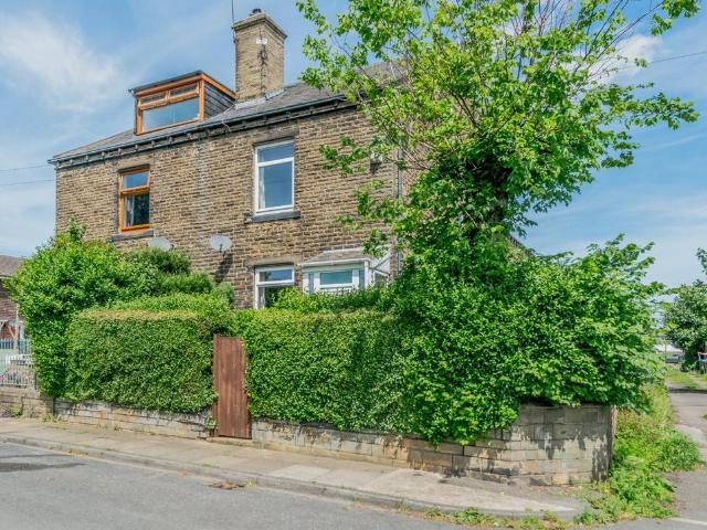 House for sale in Lower Wyke, West Yorkshire