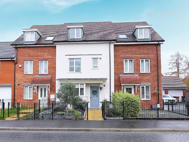House for sale in Walworth Business Park, Barton Stacey