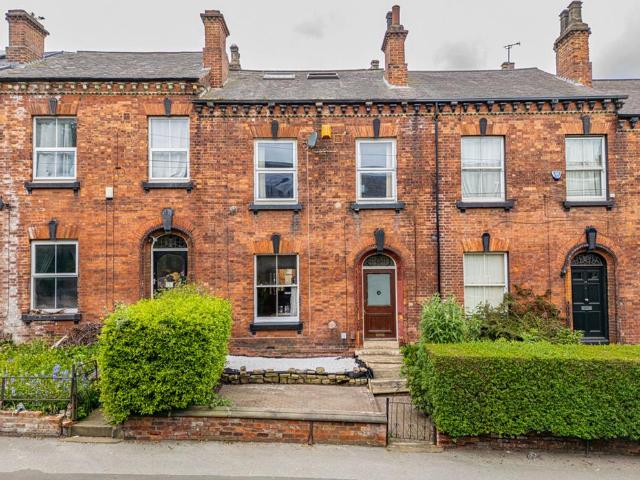 House for sale in Armley, West Yorkshire