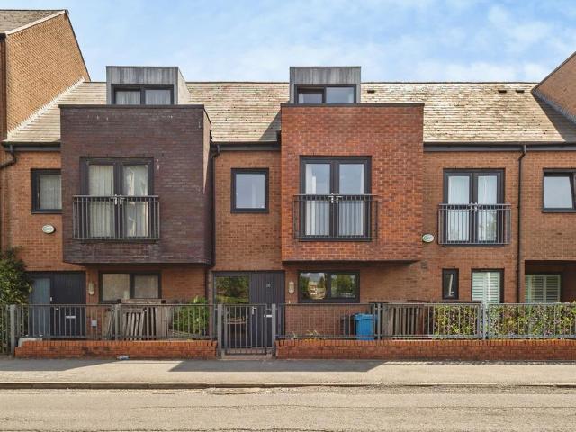 House for sale in Georgia, Greater Manchester