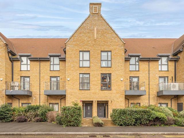 House for sale in West Finchley, Greater London