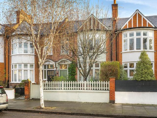House for sale in North Kensington, Greater London