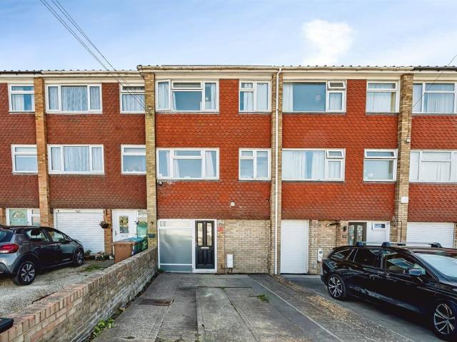 House for sale in Bedgrove, Aylesbury